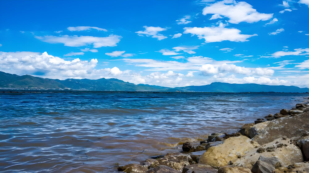 Dali ancient town and Erhai Lake scenery