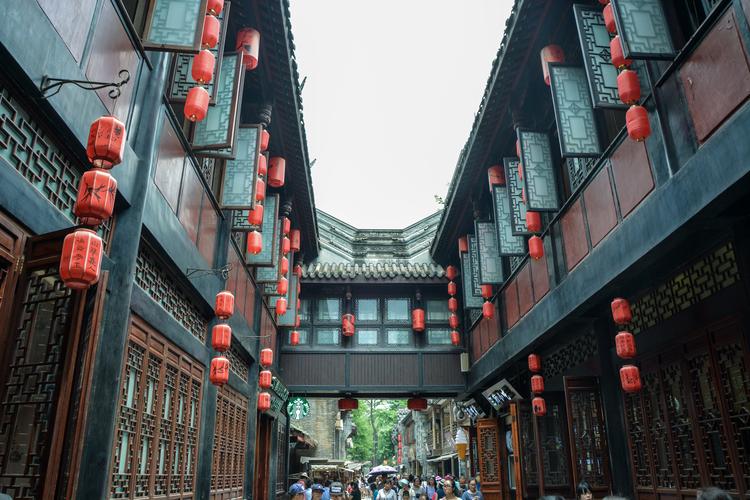 Authentic Chengdu Life & Yangtze River Cruise — Chengdu → Chongqing